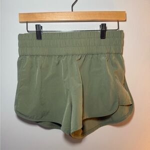 DSG Green Athletic Shorts Lightweight Moisture-Wicking